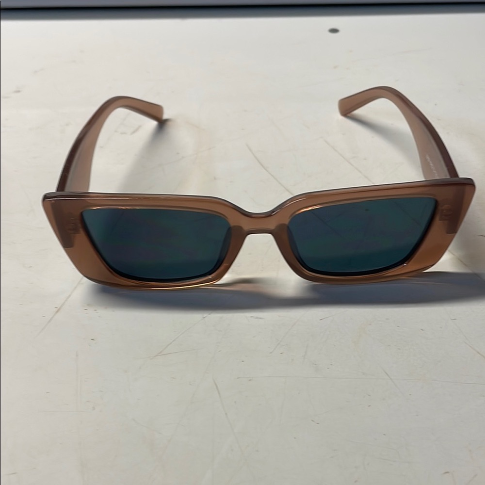 Stylish Brown Cat-Eye Sunglasses